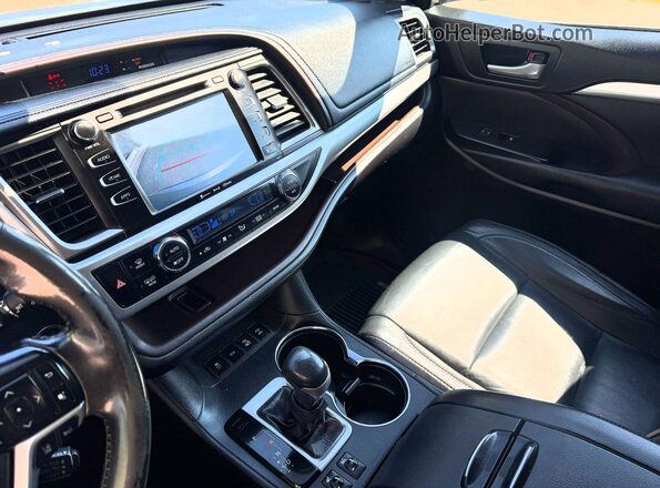 5TDJZRFH7HS362671 2017 TOYOTA HIGHLANDER Серебряный Вид щитка приборов