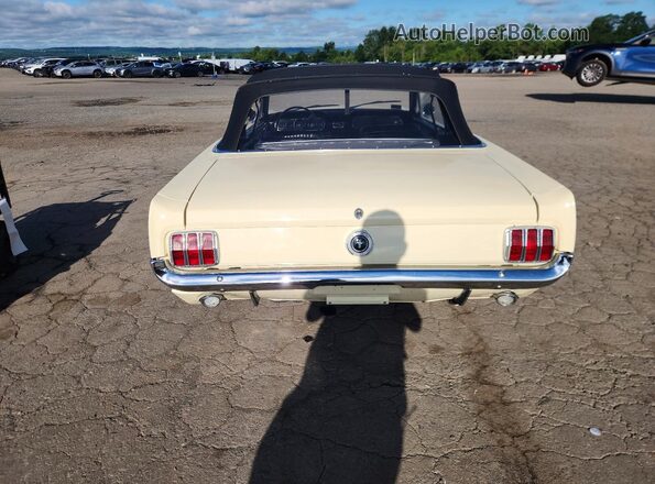 5F08A755370 1965 FORD MUSTANG Cream Vista trasera