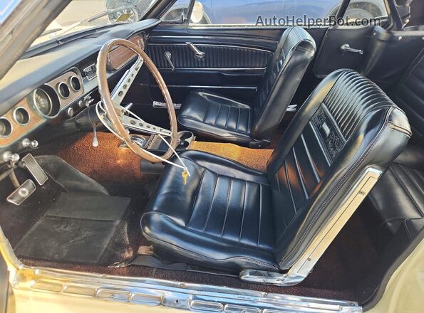 5F08A755370 1965 FORD MUSTANG Cream Vista interior delantera