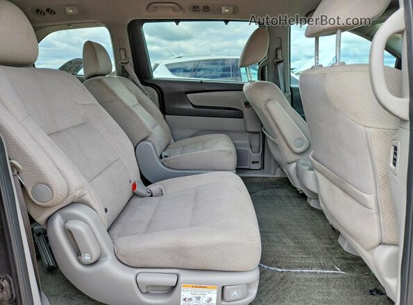 5FNRL5H32GB149192 2016 HONDA ODYSSEY Gray Widok tylnych siedzeń