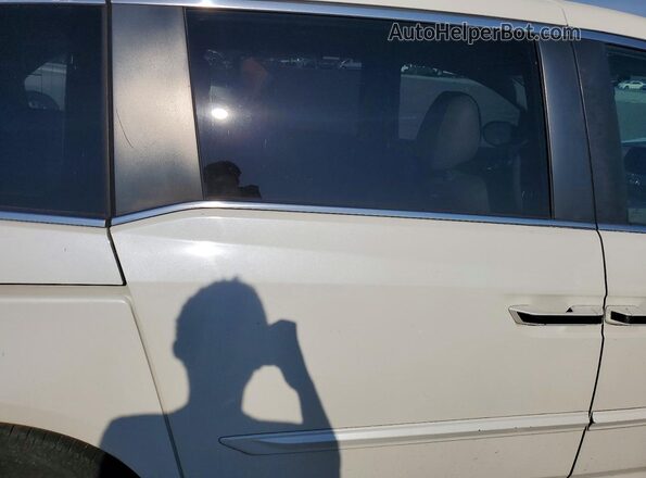 5FNRL5H32HB018166 2017 HONDA ODYSSEY White Widok wnętrza z tyłu