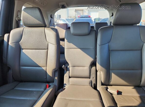 5FNRL5H61HB011350 2017 HONDA ODYSSEY Silver Widok tylnych siedzeń