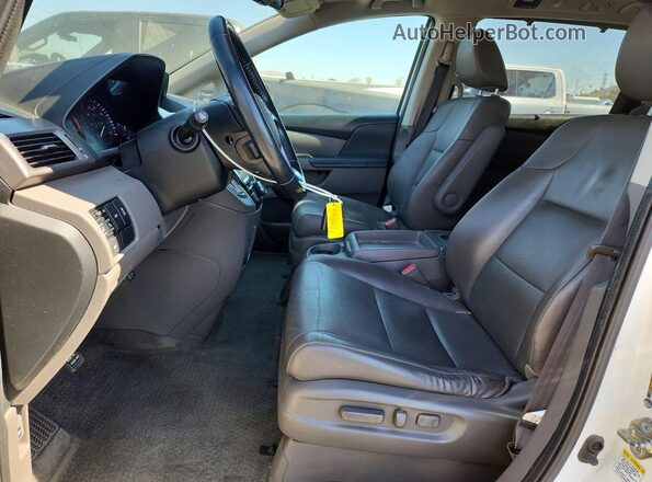 5FNRL5H61HB021764 2017 HONDA ODYSSEY White Front interior view