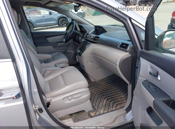 5FNRL5H62GB073838 2016 HONDA ODYSSEY Серебряный Вид салона спереди