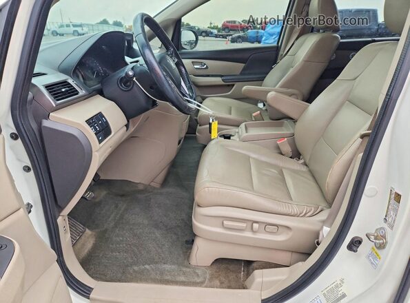 5FNRL5H66HB007763 2017 HONDA ODYSSEY Белый Вид салона спереди