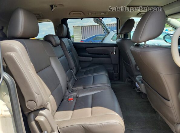 5FNRL5H69HB011905 2017 HONDA ODYSSEY White Հետևի նստատեղերի տեսք
