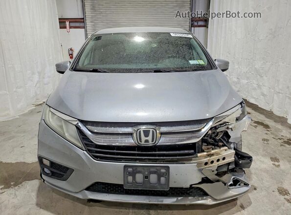 5FNRL6H57JB066615 2018 HONDA ODYSSEY Silver Widok z przodu