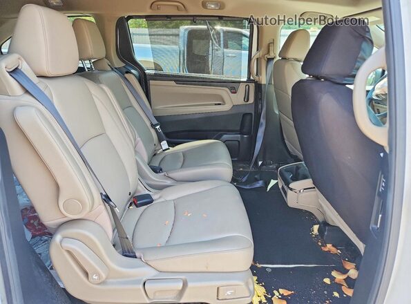 5FNRL6H60PB078512 2023 HONDA ODYSSEY White Widok wnętrza z tyłu