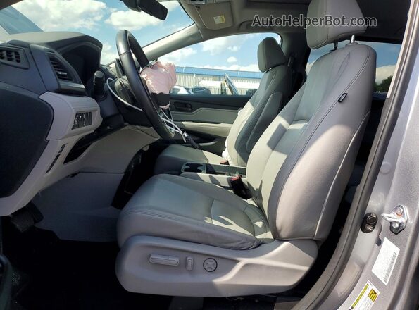5FNRL6H66RB016101 2024 HONDA ODYSSEY Silver Widok wnętrza z przodu