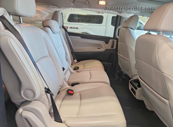 5FNRL6H68SB080260 2025 HONDA ODYSSEY Silver Rear interior view