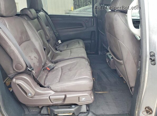 5FNRL6H6XRB043236 2024 HONDA ODYSSEY Silver Вид задньої частини салону