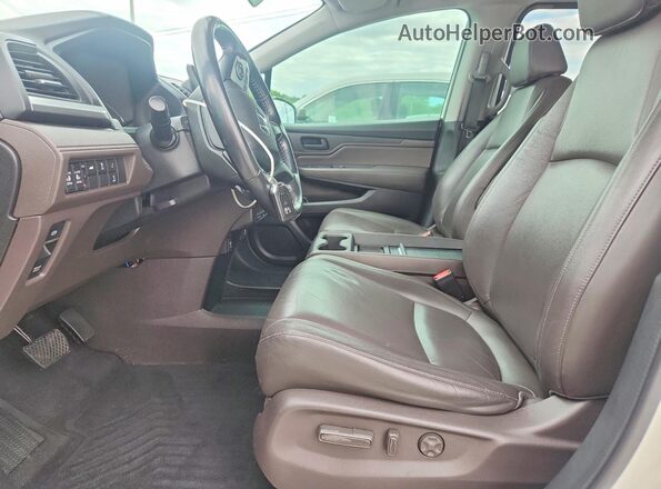 5FNRL6H70JB060186 2018 HONDA ODYSSEY Белый Вид салона спереди
