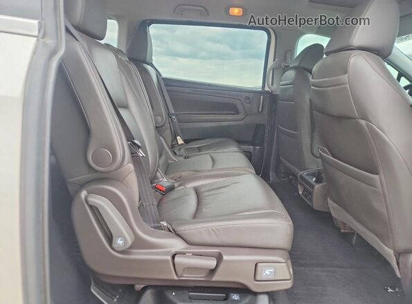 5FNRL6H70JB060186 2018 HONDA ODYSSEY Белый Вид задней части салона