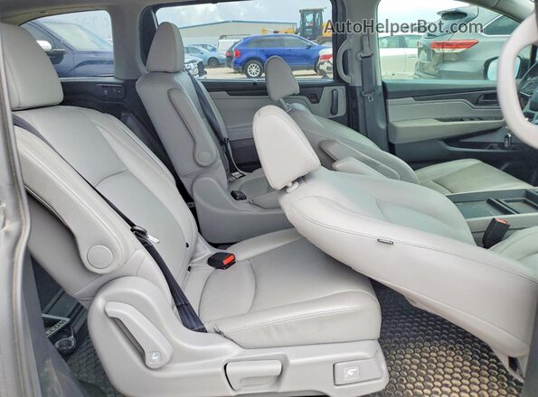 5FNRL6H71JB013975 2018 HONDA ODYSSEY Gray Widok wnętrza z tyłu