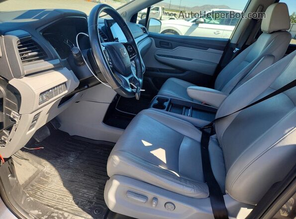 5FNRL6H71JB108262 2018 HONDA ODYSSEY Charcoal Front interior view