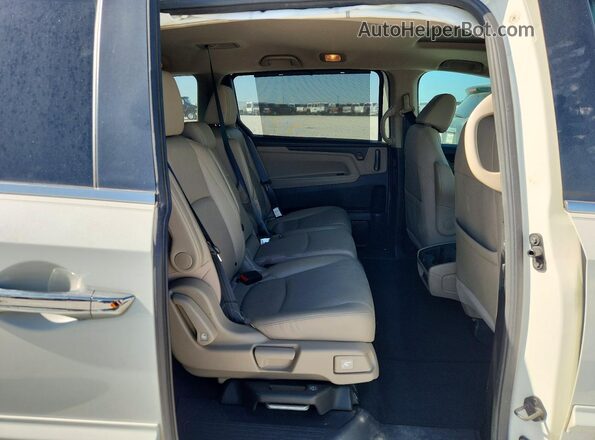 5FNRL6H72JB003343 2018 HONDA ODYSSEY White Rear interior view