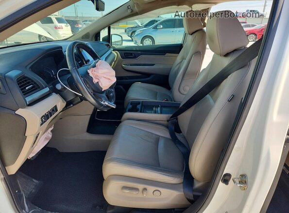 5FNRL6H72JB003343 2018 HONDA ODYSSEY White Front interior view