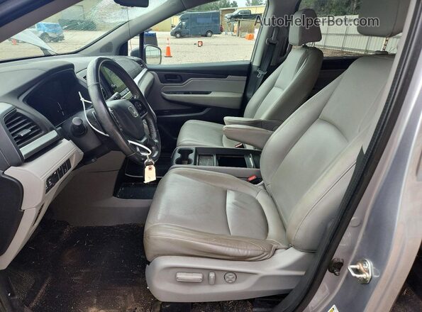 5FNRL6H72JB052476 2018 HONDA ODYSSEY Silver Vista del compartimento del motor
