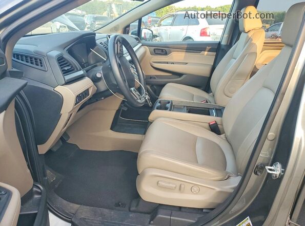 5FNRL6H73JB010110 2018 HONDA ODYSSEY Green Front interior view