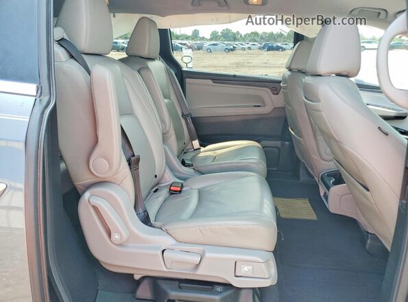 5FNRL6H74JB060093 2018 HONDA ODYSSEY Gray Widok wnętrza z tyłu