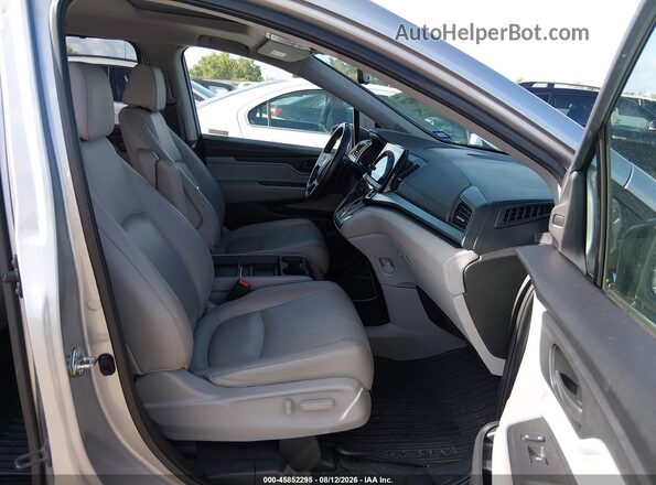 5FNRL6H76JB109617 2018 HONDA ODYSSEY Silver Front interior view