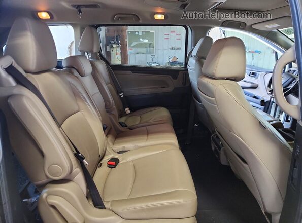 5FNRL6H77JB085506 2018 HONDA ODYSSEY Белый Вид задней части салона