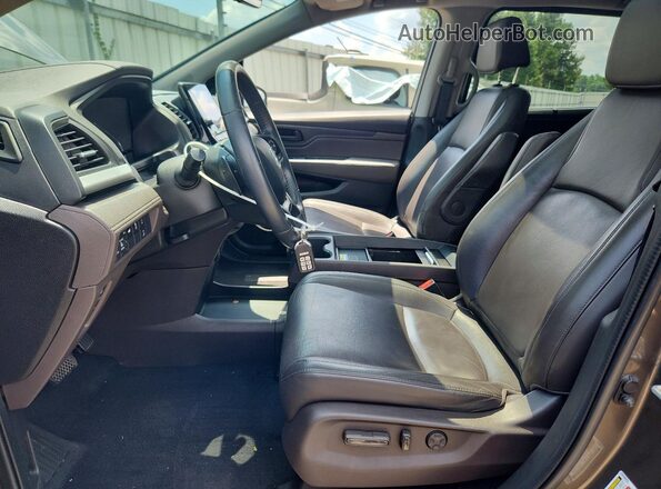 5FNRL6H78JB105858 2018 HONDA ODYSSEY Gray Front interior view