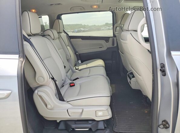 5FNRL6H81SB006387 2025 HONDA ODYSSEY Silver Widok wnętrza z tyłu