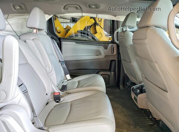 5FNRL6H83JB049658 2018 HONDA ODYSSEY Silver უკანა სალონის ხედი