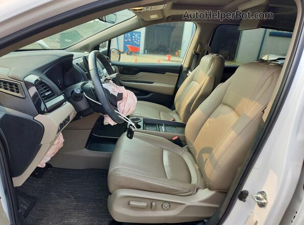 5FNRL6H85RB022828 2024 HONDA ODYSSEY White Front interior view