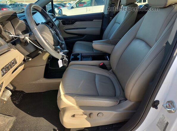 5FNRL6H88RB034536 2024 HONDA ODYSSEY White Front interior view