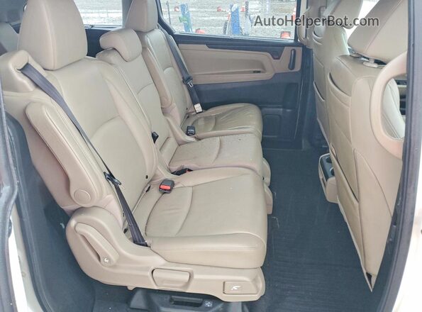 5FNRL6H90JB034754 2018 HONDA ODYSSEY White Widok wnętrza z tyłu