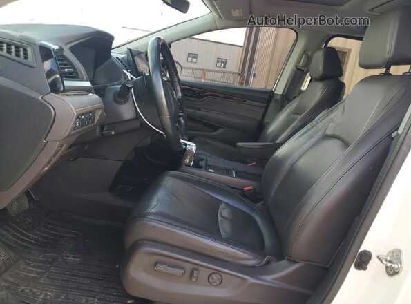 5FNRL6H93JB047644 2018 HONDA ODYSSEY White Front interior view