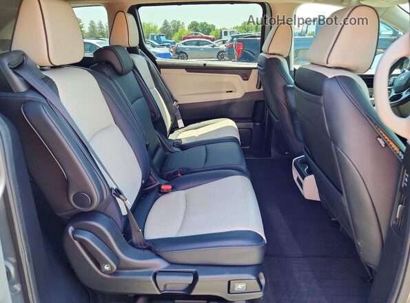 5FNRL6H95SB002755 2025 HONDA ODYSSEY Silver Вид задньої частини салону