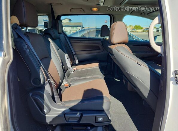 5FNRL6H96TB074792 2026 HONDA ODYSSEY White Rear seats view
