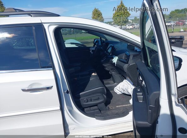 5FNRL6H98PB002482 2023 HONDA ODYSSEY White Front interior view