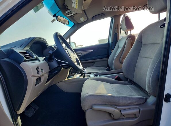 5FNYF5H16JB010773 2018 HONDA PILOT White Вид салону спереду