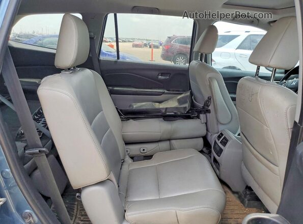 5FNYF5H50JB015101 2018 HONDA PILOT Blue Rear seats view