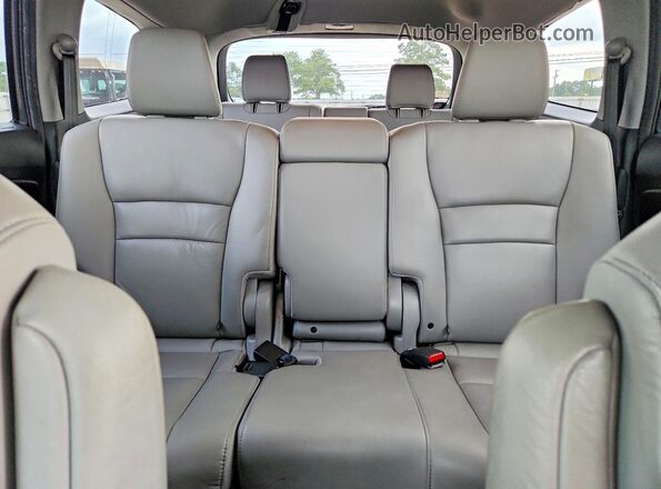 5FNYF5H51HB044293 2017 HONDA PILOT Gray Widok tylnych siedzeń