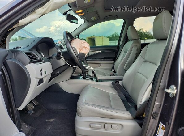 5FNYF5H51HB044293 2017 HONDA PILOT Gray Widok wnętrza z przodu