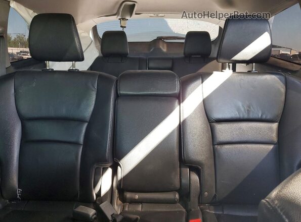 5FNYF5H52JB025662 2018 HONDA PILOT White Widok tylnych siedzeń