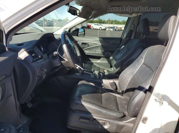 5FNYF5H52JB025662 2018 HONDA PILOT White Widok wnętrza z przodu