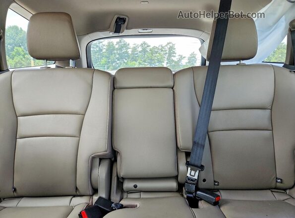 5FNYF5H52KB007258 2019 HONDA PILOT White Widok tylnych siedzeń