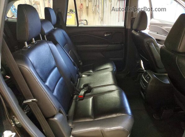5FNYF5H54HB042943 2017 HONDA PILOT Black Widok wnętrza z tyłu