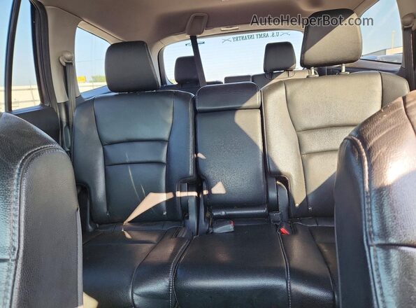 5FNYF5H56JB019461 2018 HONDA PILOT Gray Widok tylnych siedzeń