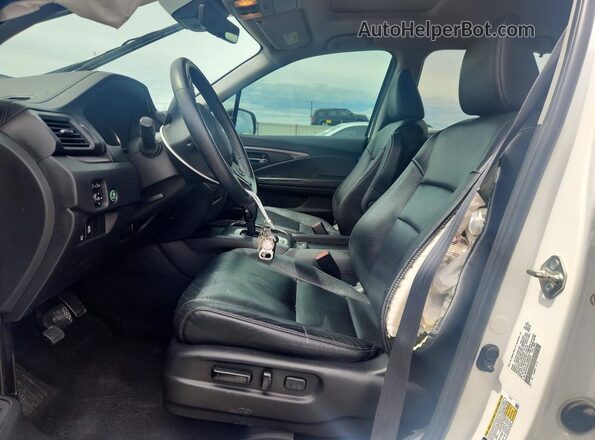 5FNYF5H59LB028254 2020 HONDA PILOT White Front interior view