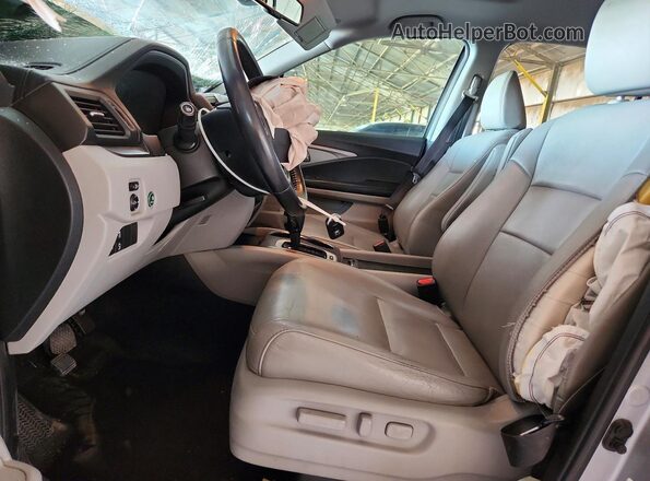5FNYF5H66HB027336 2017 HONDA PILOT Серый Вид салона спереди