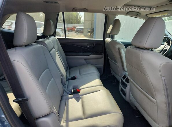 5FNYF5H69HB021658 2017 HONDA PILOT Blue Rear interior view
