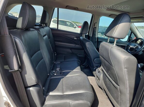 5FNYF5H71HB013868 2017 HONDA PILOT Белый Вид задней части салона
