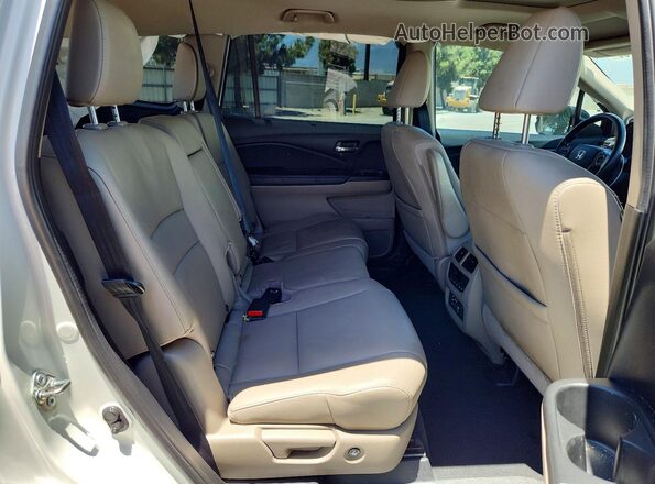 5FNYF5H95JB022628 2018 HONDA PILOT White Vista interior trasera